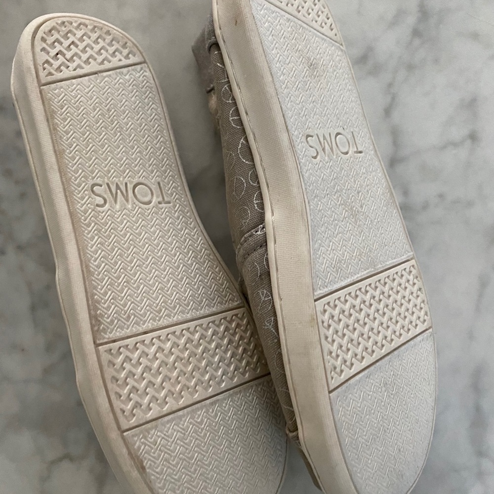 Toms - Picture 3 of 6